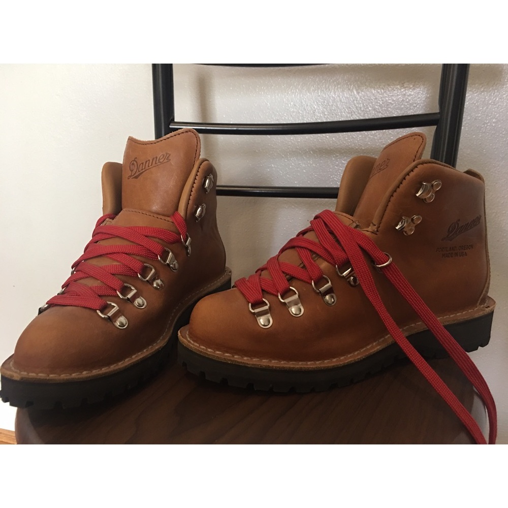 DANNER Mountain Light Cascade Boot